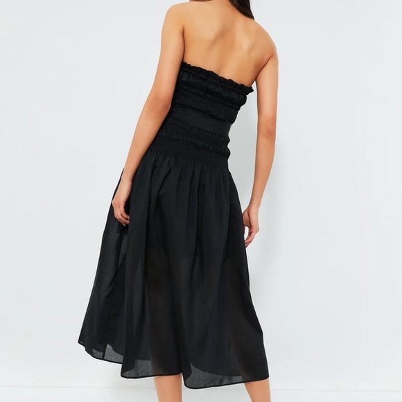 MOON RIVER Strapless Smocked Midi Dress – Black - Picture 3 of 11